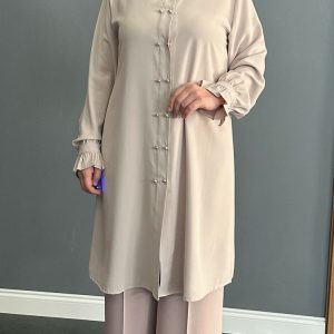 kol ve yaka detaylı krem tunik