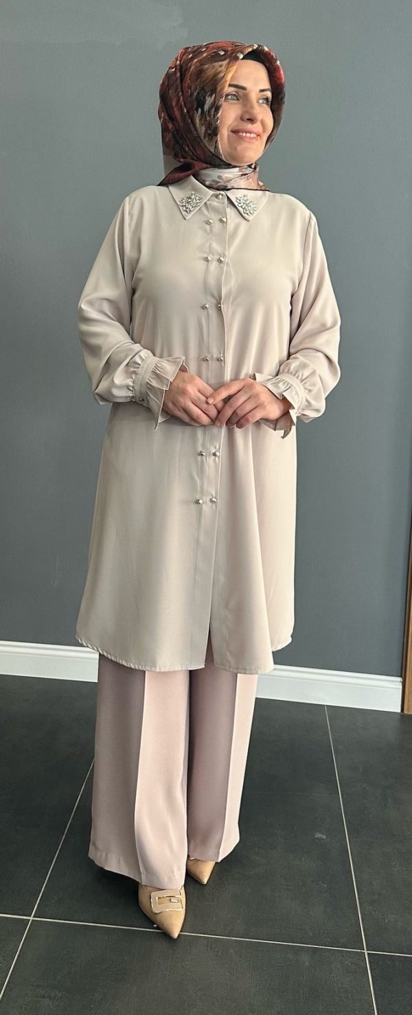 kol ve yaka detaylı krem tunik - Görsel 2